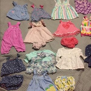 18 pc. Baby girl clothing vary in size.
